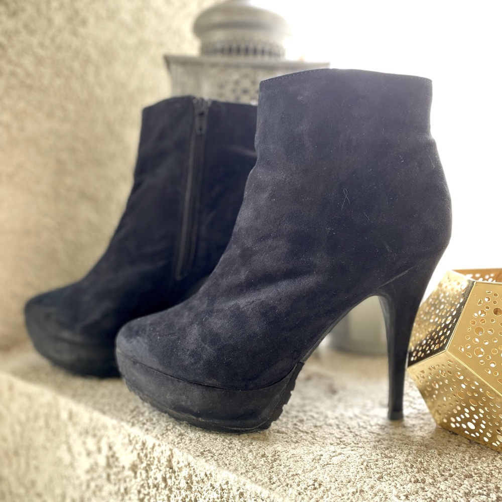 ▪️⚫️Mossimo brand, black, suede, platform ankle booties⚫️▪️